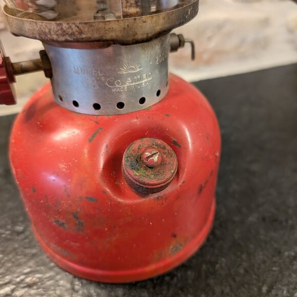 Vintage Coleman Model 200A Lantern June 1960 - untested - Picture 4 of 16